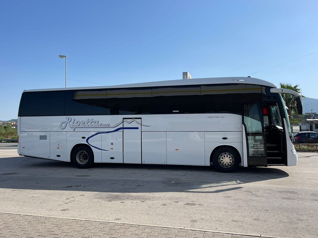 Contact Autobus gran turismo irisbus new domino hdh per gite organizzate in Campania